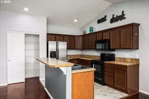 553 S 48th Pl, Springfield, OR 97478 - Photo 4