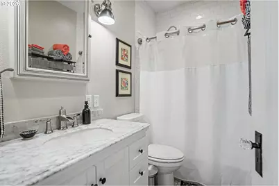 914 Pine St, Silverton, OR 97381 - Photo 16