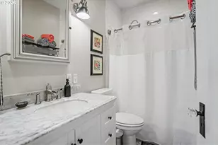 914 Pine St, Silverton, OR 97381 - Photo 16