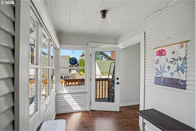 914 Pine St, Silverton, OR 97381 - Photo 26