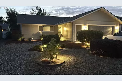 403 E Clackamas Cir, Woodburn, OR 97071 - Photo 2