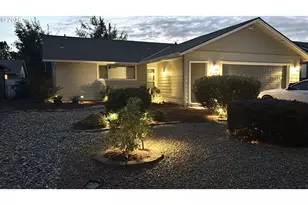 403 E Clackamas Cir, Woodburn, OR 97071 - Photo 2