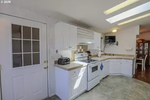 211 W River Ridge Ave, Roseburg, OR 97471 - Photo 22