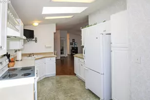 211 W River Ridge Ave, Roseburg, OR 97471 - Photo 18