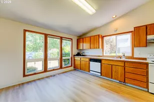 17440 SW Stark St, Beaverton, OR 97006 - Photo 4