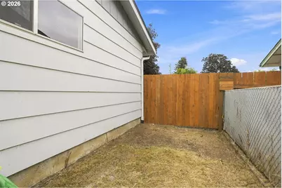 2040 Princeton Dr, Eugene, OR 97405 - Photo 40