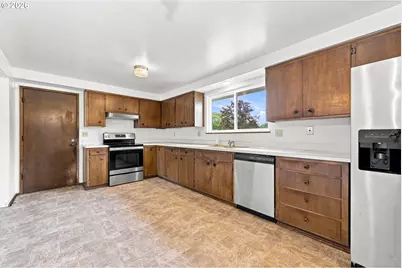 2040 Princeton Dr, Eugene, OR 97405 - Photo 8