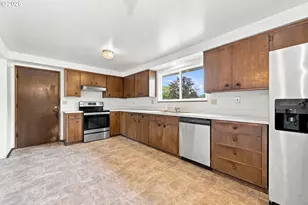 2040 Princeton Dr, Eugene, OR 97405 - Photo 8