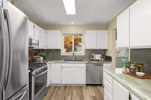 1696 NW Rolling Hill Dr, Beaverton, OR 97006 - Photo 4