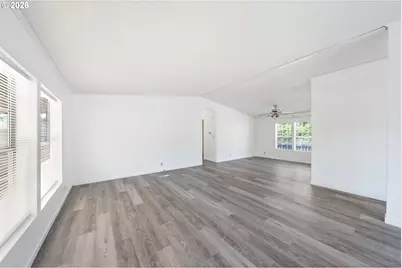 124 NW Trust St, Roseburg, OR 97471 - Photo 4