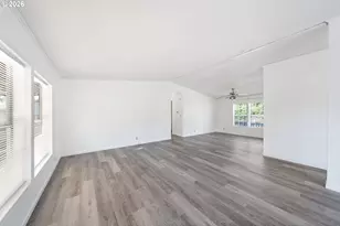 124 NW Trust St, Roseburg, OR 97471 - Photo 4