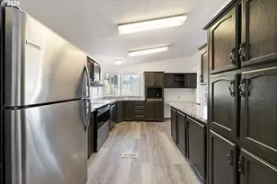 124 NW Trust St, Roseburg, OR 97471 - Photo 12