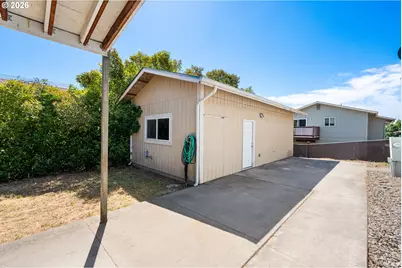 124 NW Trust St, Roseburg, OR 97471 - Photo 28