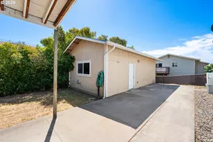 124 NW Trust St, Roseburg, OR 97471 - Photo 28