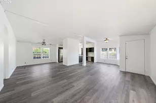 124 NW Trust St, Roseburg, OR 97471 - Photo 6