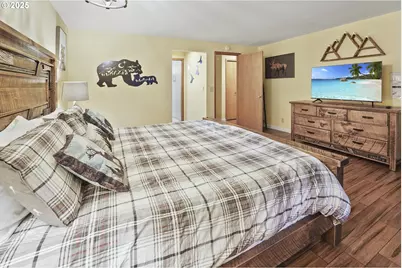 17704 Rogue Ln, Sunriver, OR 97707 - Photo 16