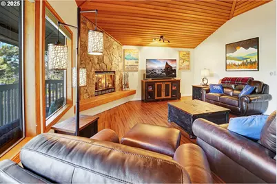 17704 Rogue Ln, Sunriver, OR 97707 - Photo 2