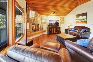 17704 Rogue Ln, Sunriver, OR 97707 - Photo 2