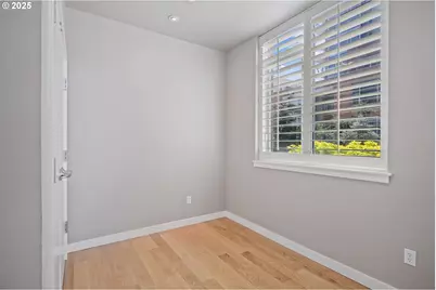 1920 S River Dr #E102, Portland, OR 97201 - Photo 18