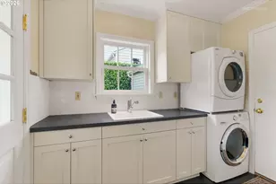 2600 SW Crestdale Dr, Portland, OR 97225 - Photo 14