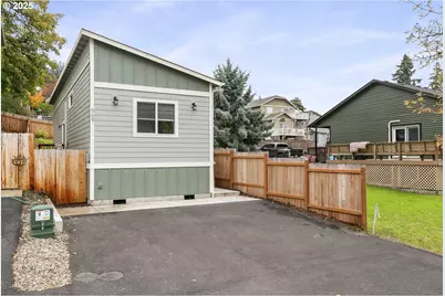 569 N 3rd St, Kalama, WA 98625 - Photo 2