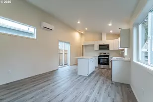 569 N 3rd St, Kalama, WA 98625 - Photo 8