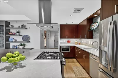 2448 NW Westover Rd #E402, Portland, OR 97210 - Photo 8