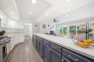2213 NE Parkview Dr, Vancouver, WA 98686 - Photo 8