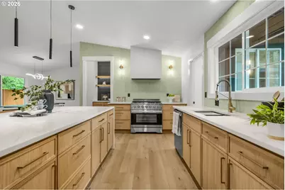 18111 SW Pioneer Ct, Lake Oswego, OR 97034 - Photo 14