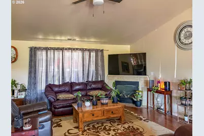 185 SE Lebleu Ln, Winston, OR 97496 - Photo 4