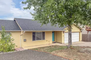 185 SE Lebleu Ln, Winston, OR 97496 - Photo 2