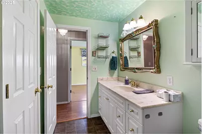 26 E 3rd St, Lowell, OR 97452 - Photo 28