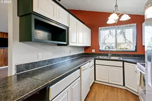 26 E 3rd St, Lowell, OR 97452 - Photo 12