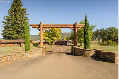 8690 Lookingglass Rd, Roseburg, OR 97471 - Photo 2