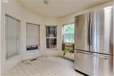 310 E 10th Pl, Junction City, OR 97448 - Photo 8