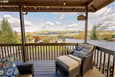 135 SW Quincetree Ct, Roseburg, OR 97471 - Photo 2