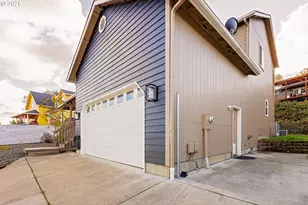 135 SW Quincetree Ct, Roseburg, OR 97471 - Photo 4