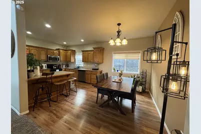 135 SW Quincetree Ct, Roseburg, OR 97471 - Photo 10