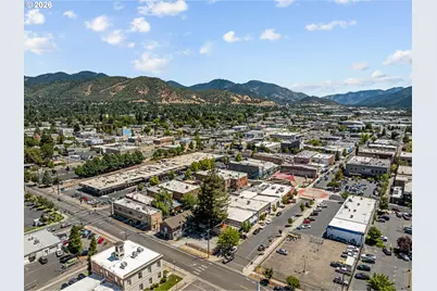 240 SW H St, Grants Pass, OR 97526 - Photo 20