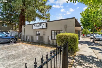 240 SW H St, Grants Pass, OR 97526 - Photo 2