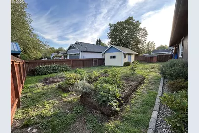 1202 E Second Ave, Sutherlin, OR 97479 - Photo 28