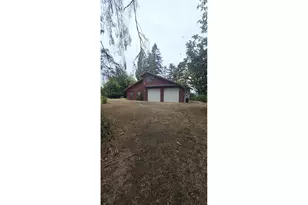 376 10th Ave, Coos Bay, OR 97420 - Photo 2
