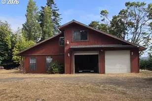 376 10th Ave, Coos Bay, OR 97420 - Photo 1
