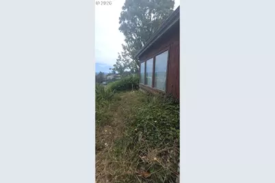 376 10th Ave, Coos Bay, OR 97420 - Photo 10