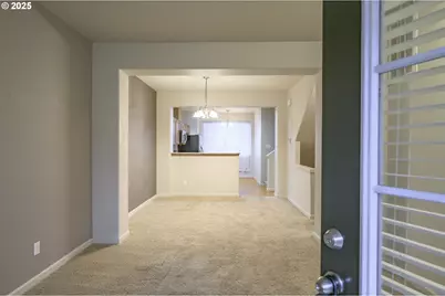 10795 NE Gateway Pl, Hillsboro, OR 97006 - Photo 6