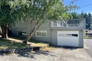 2645 N 16th Ct, Coos Bay, OR 97420 - Photo 4