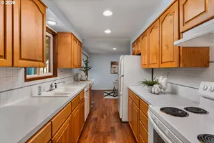 9110 SW Pinebrook St, Tigard, OR 97224 - Photo 8