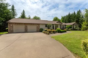 558 Wulff Ln, Roseburg, OR 97471 - Photo 2