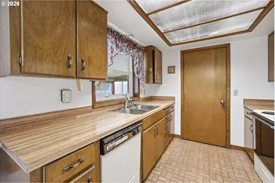 1986 SW Tamarack St, McMinnville, OR 97128 - Photo 10