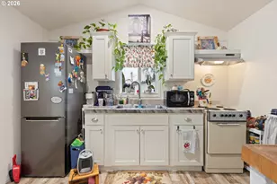 119 Oak Leaf Ln, Winston, OR 97496 - Photo 16